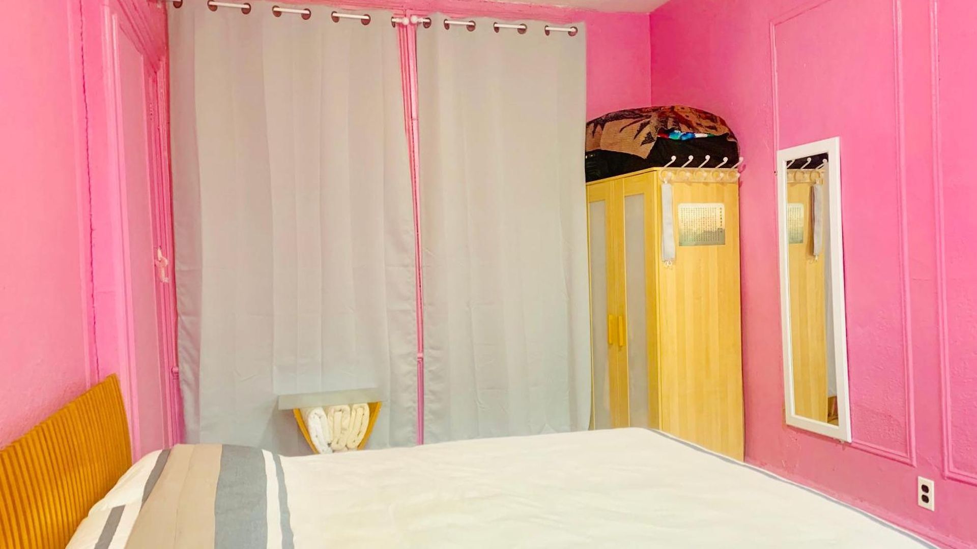 Big In Little Italy, Chinatown, Soho, Tribeca, Nyc Apartment *