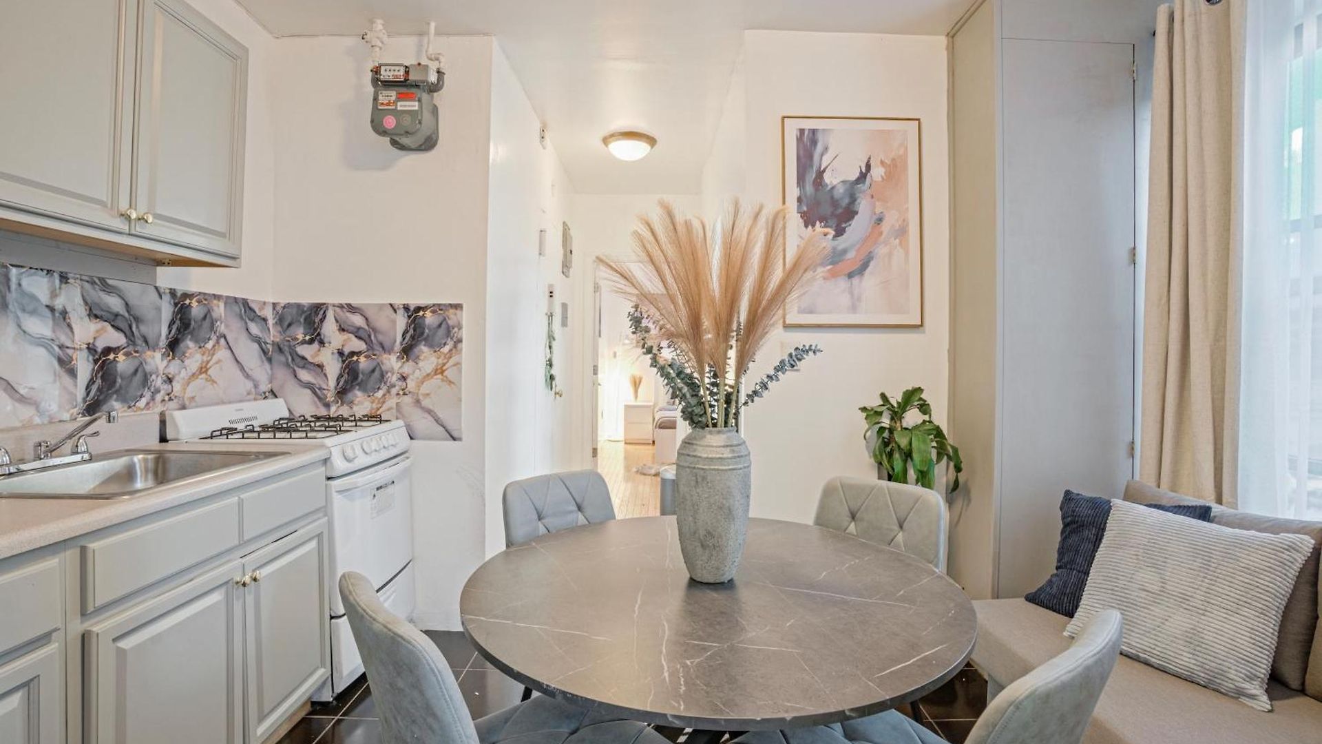 Apartment 2 Bedroom Unit In Manhattan *