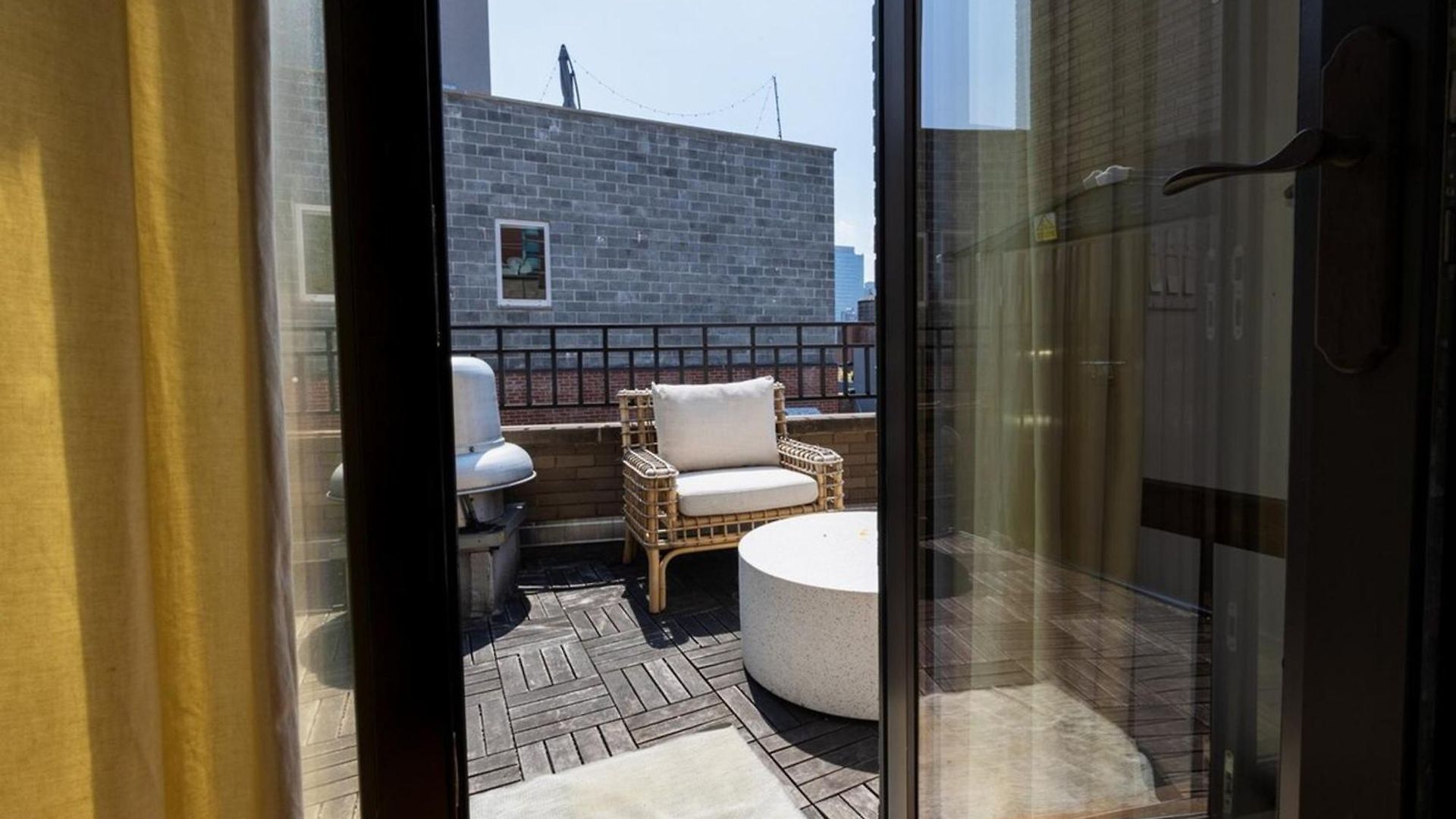 809 Midtown Apartment