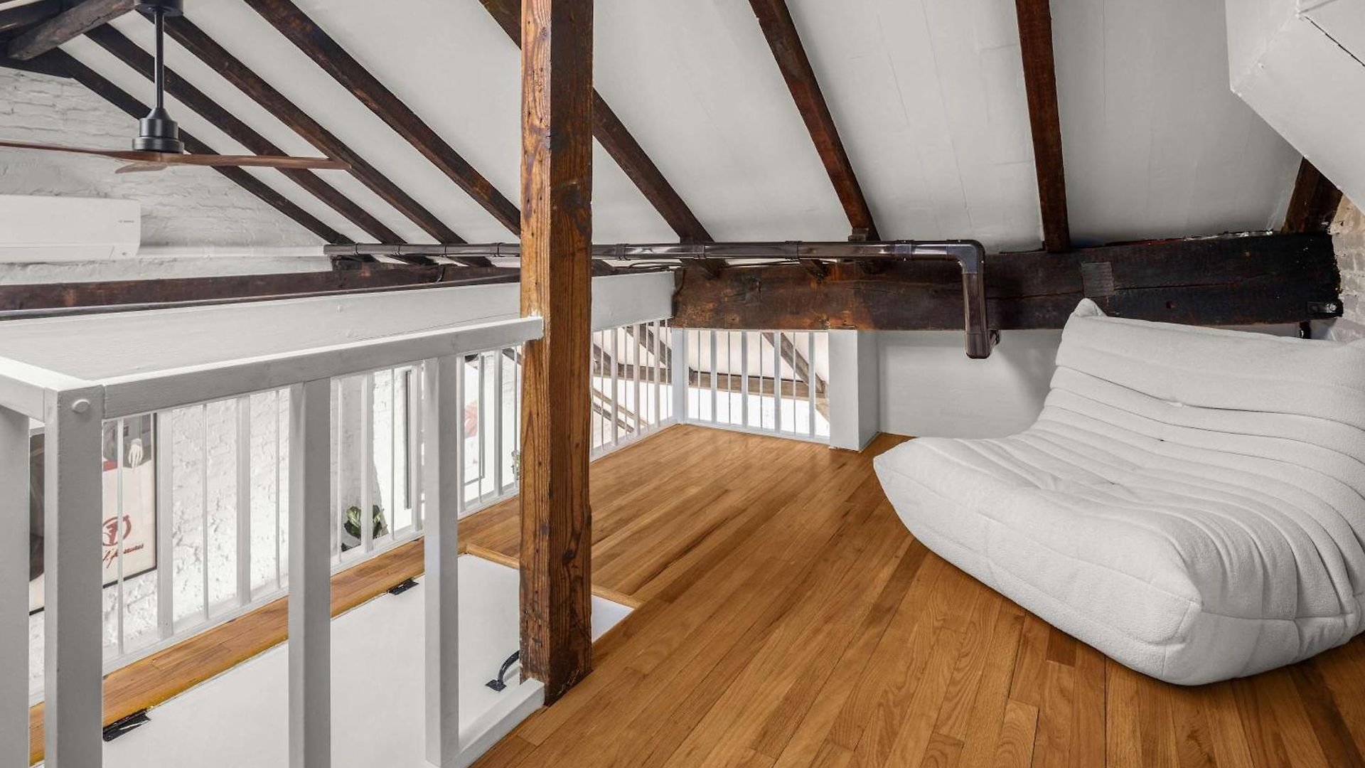 Macdougal Classic 1br Brick Loft In Greenwich Village New York