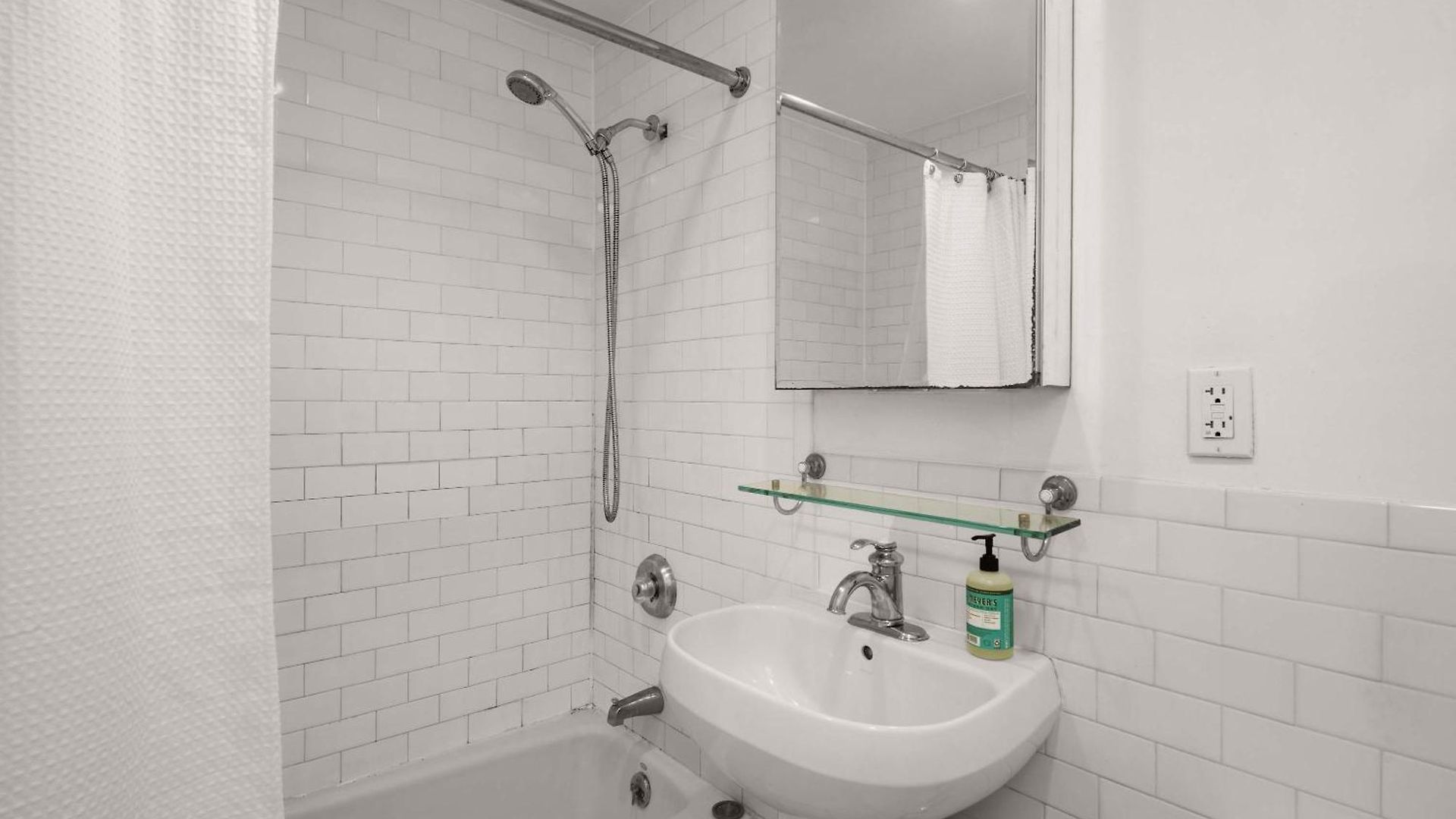 Apartment Cooper Terrace 1br Light-filled Loft With Balcony In Elevator Building