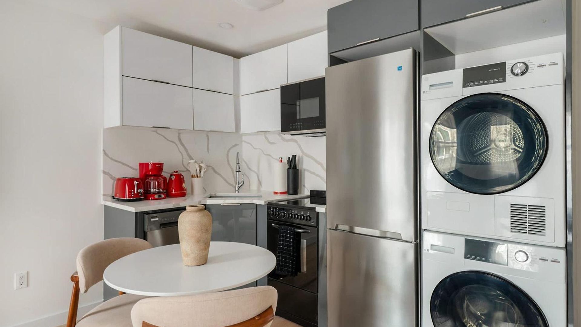 Apartment 22-3b Sleek Modern 1br Gramercy *