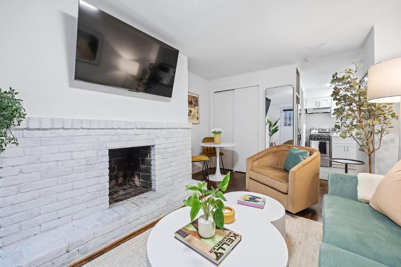 Chelsea Flat Private Garden Grill High Line New York