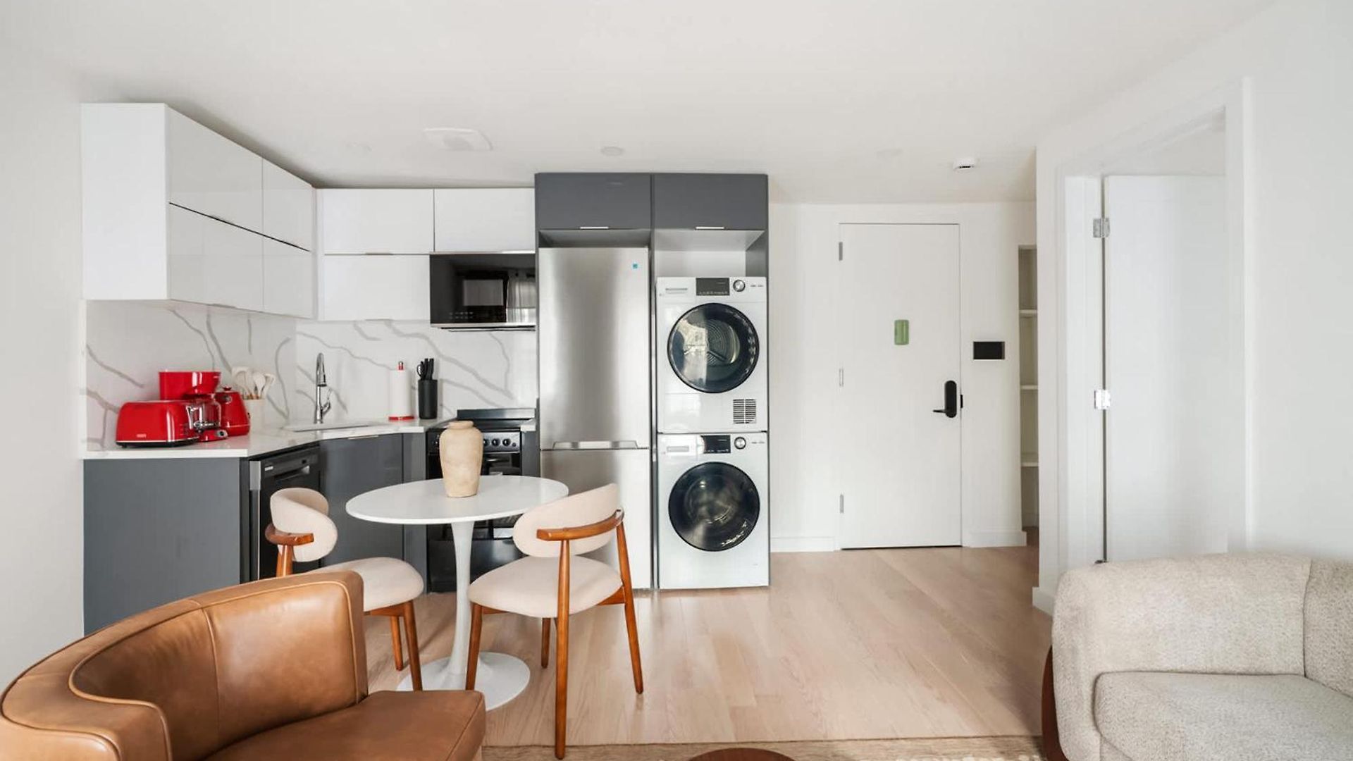 22-3b Sleek Modern 1br Gramercy Apartment New York