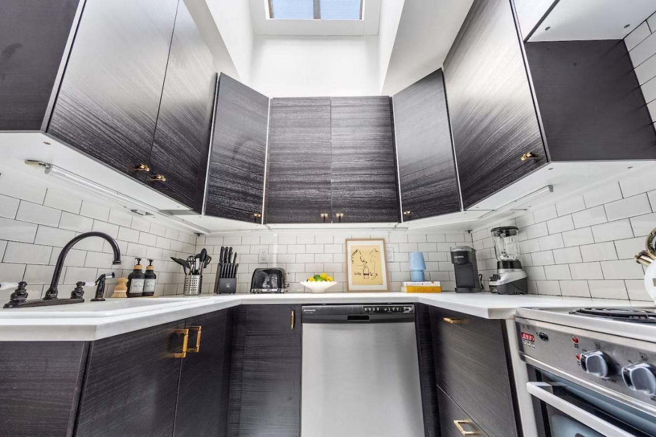 West Village Penthouse, Modern, Charming Apartment *