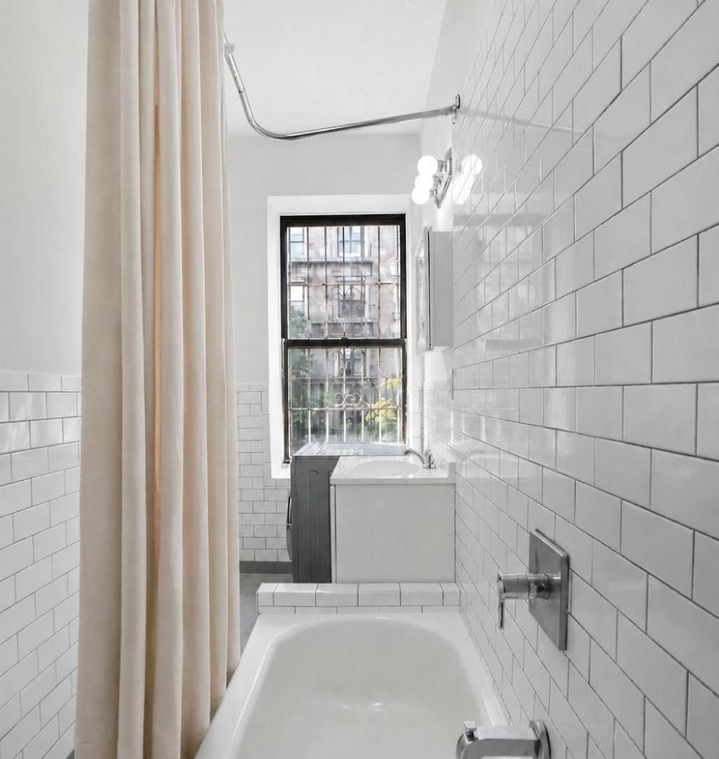 Apartment 2 Bedroom Quite & Cozy Unit Next To Park New York