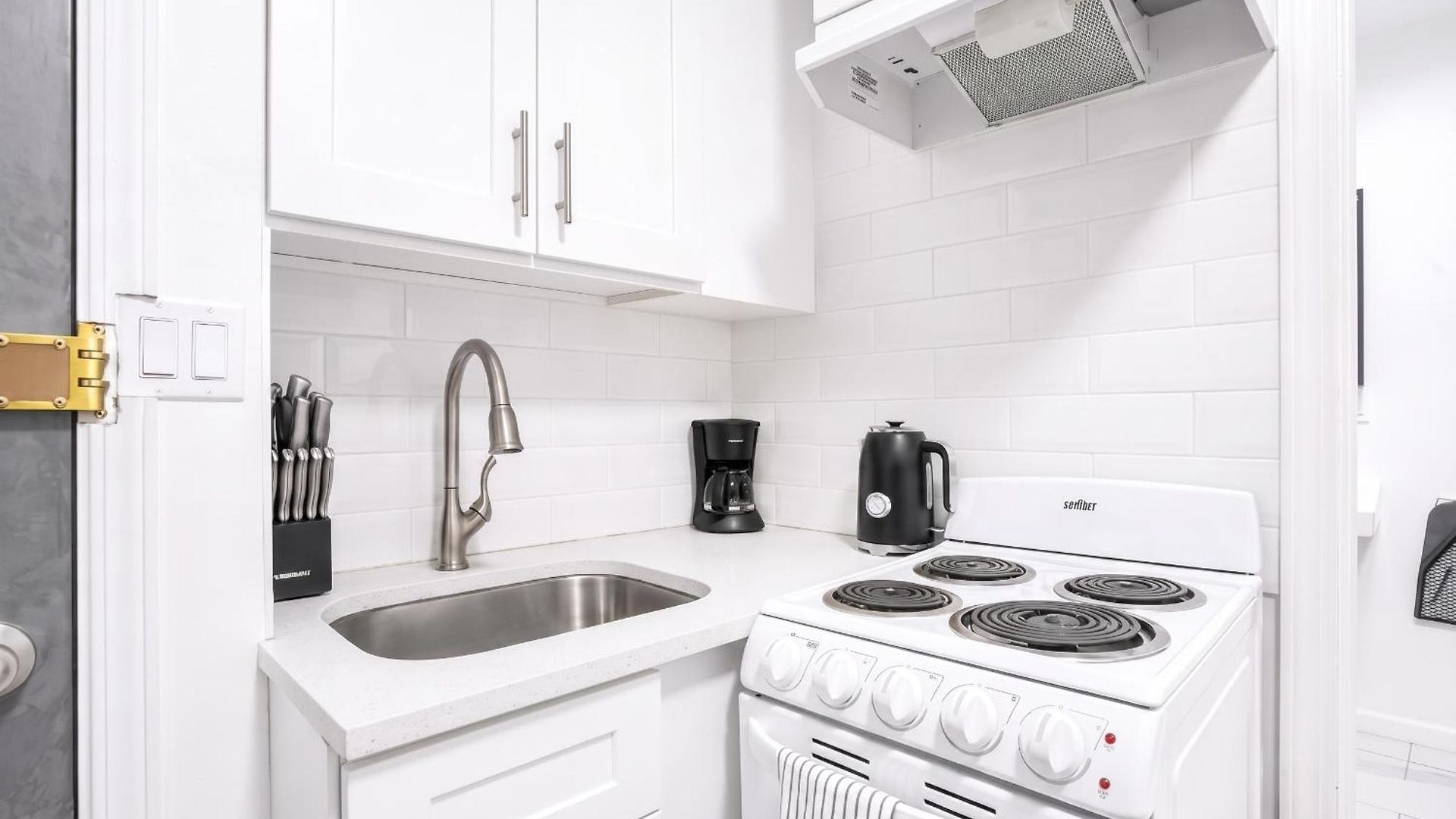 Apartment 2 Bedroom Unit In Location