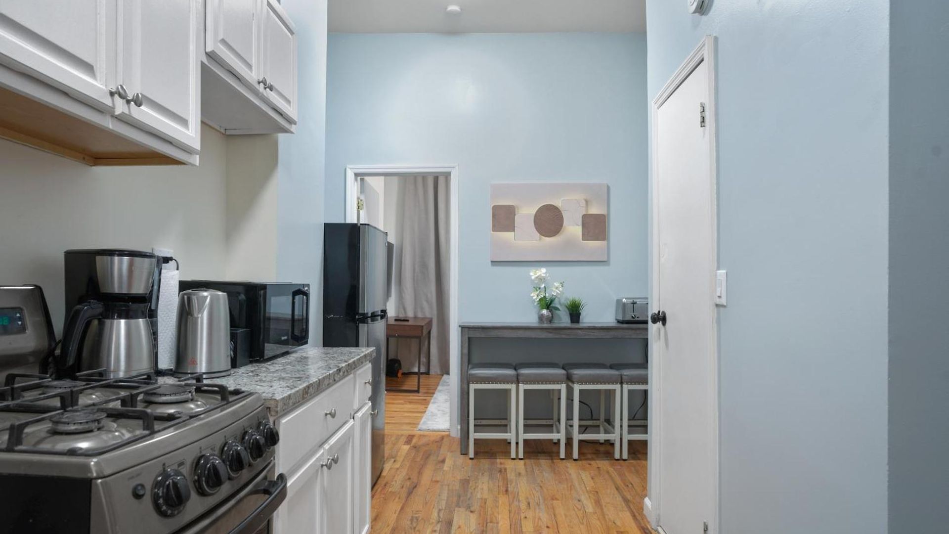 2 Bedroom Cozy Gem Apartment