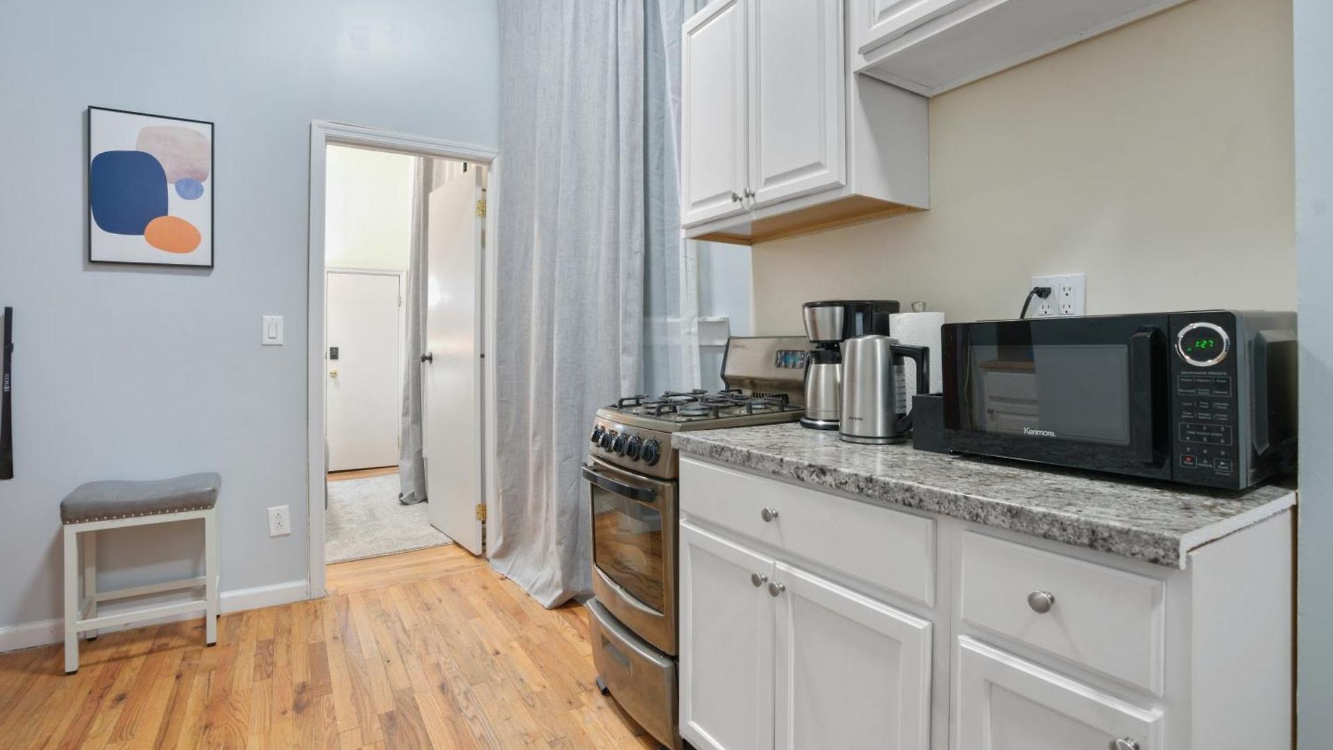 Apartment 2 Bedroom Cozy Gem
