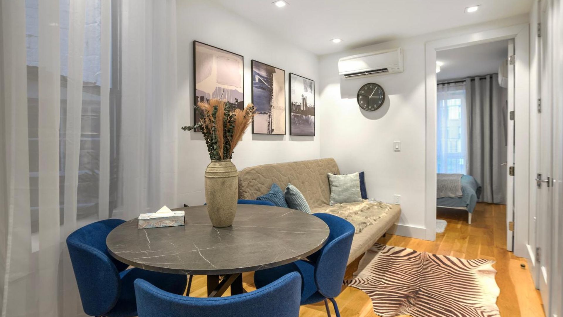 2 Bedroom In Manhattan Apartment *
