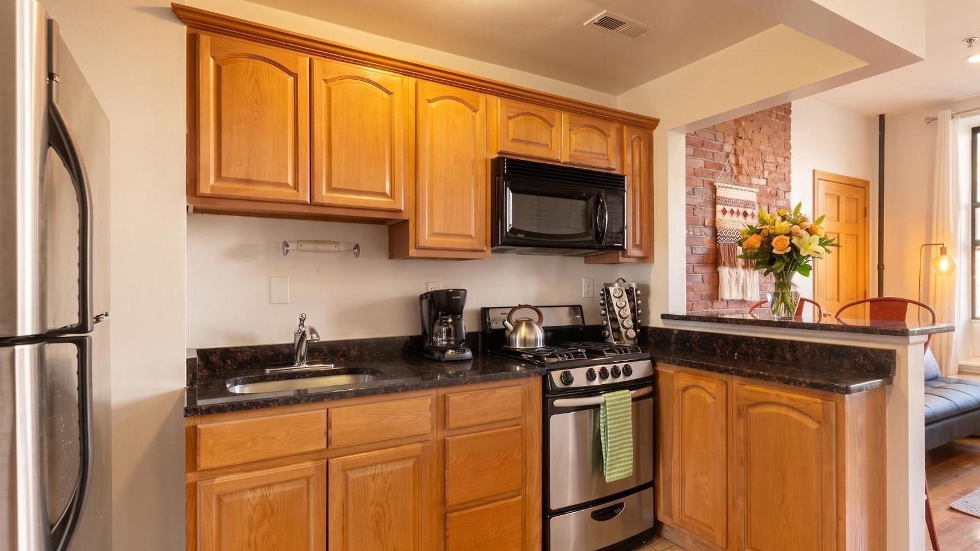 Stunning One Bedroom In Manhattan - 2nd Floor Apartment New York