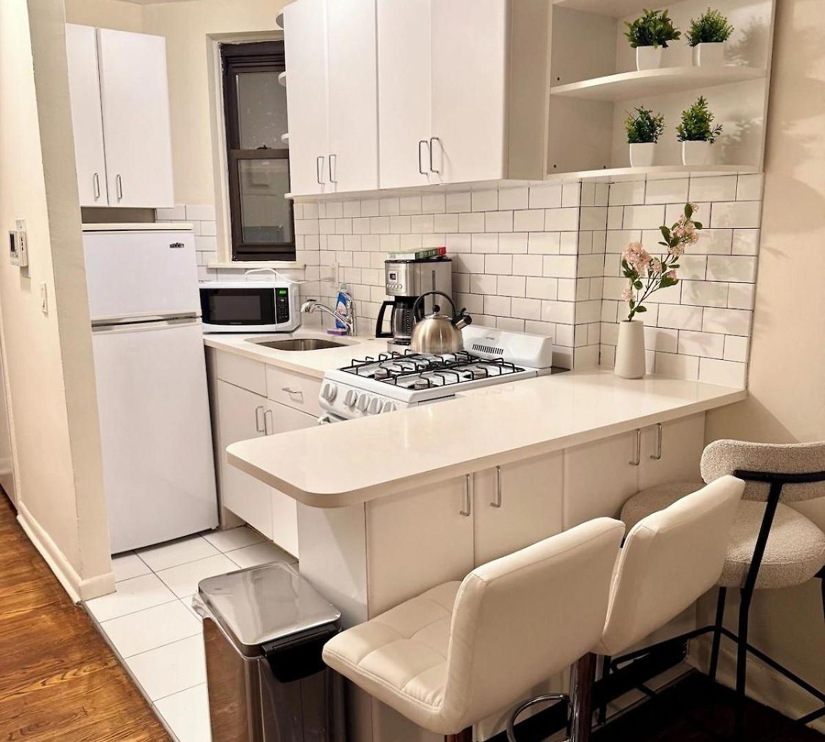 Cozy Cute In Midtown East Manhattan Elevator Laundry Steps To Subway Apartment *