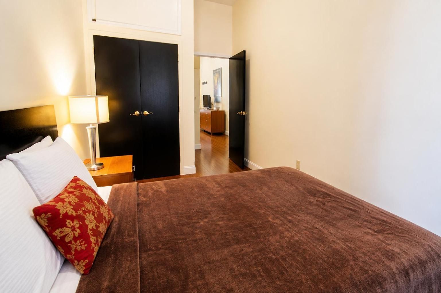 Fabulous & Large 2 Bedroom In Nyc! Apartment