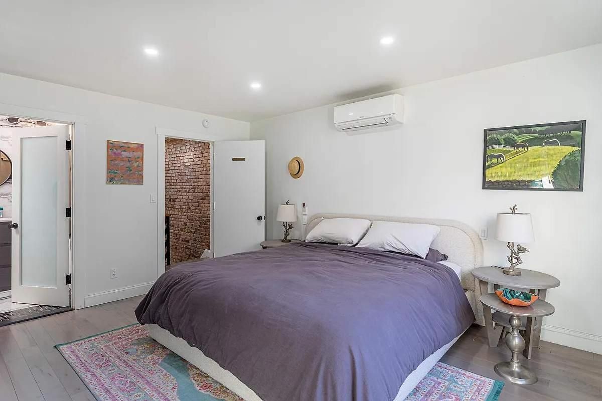 Williamsburg Townhouse 3br Townhouse With Private Garden Apartment *