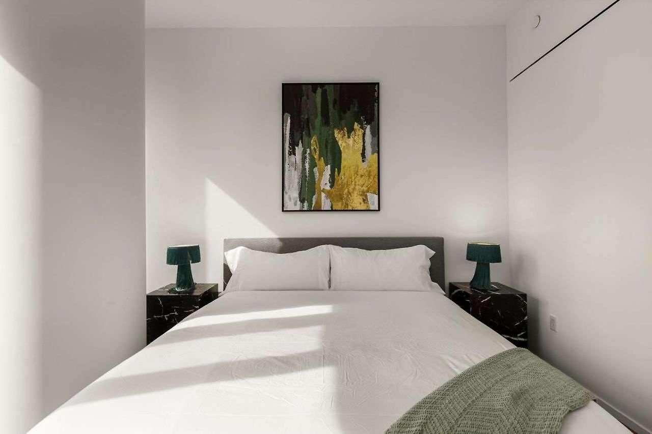 Embassy I 21st Floor 2br With Doorman Gym Pool Apartment *