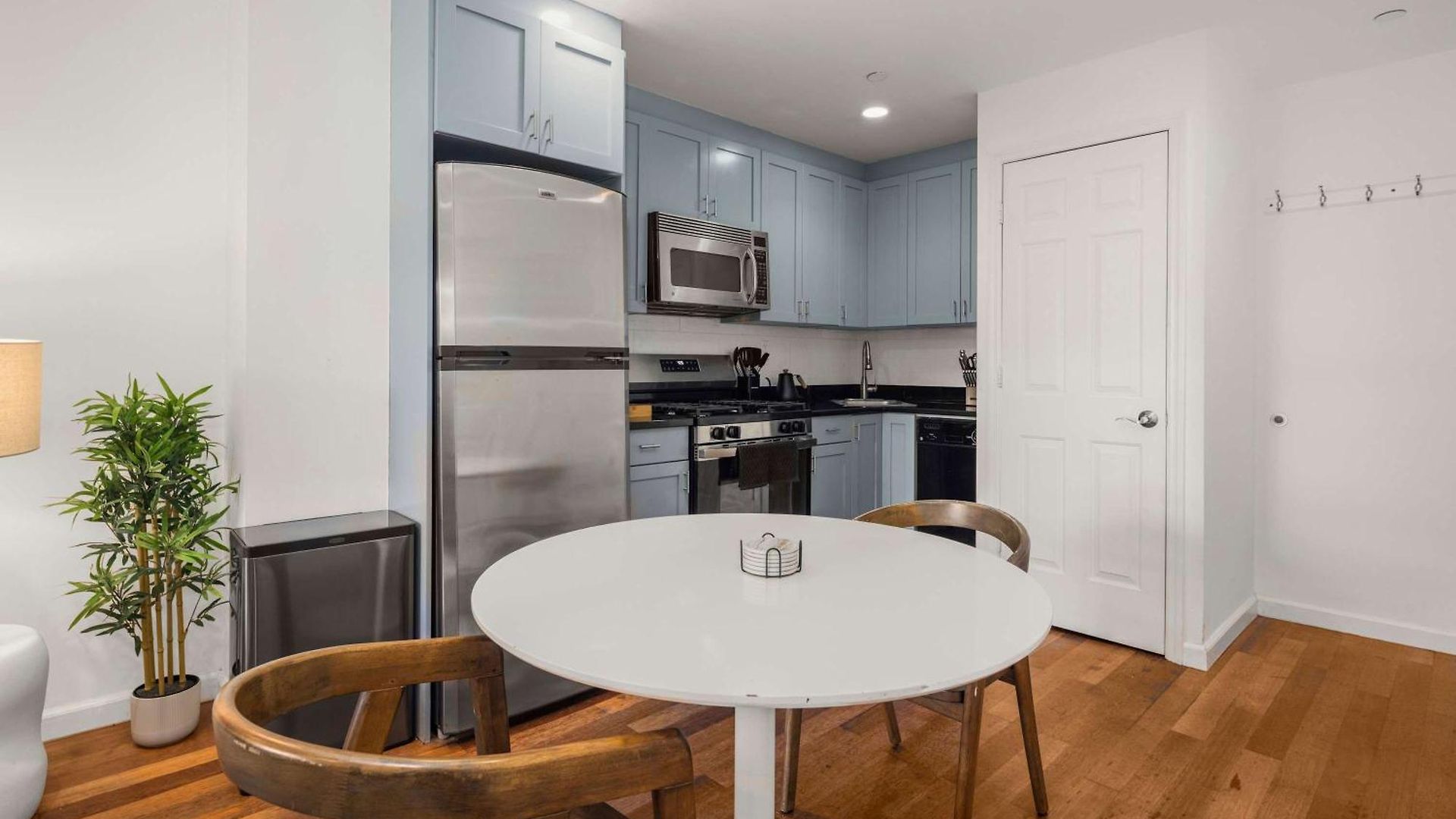Cooper Terrace 1br Light-filled Loft With Balcony In Elevator Building