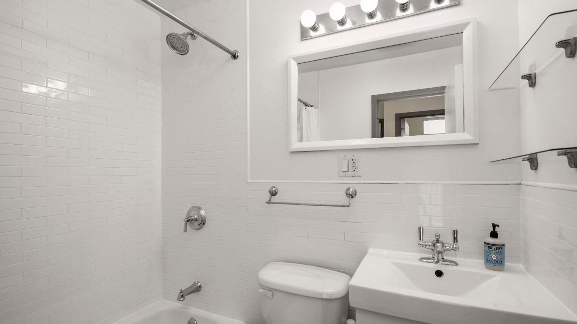 Broadway Terrace Sunlit 1br With Private Balcony New York