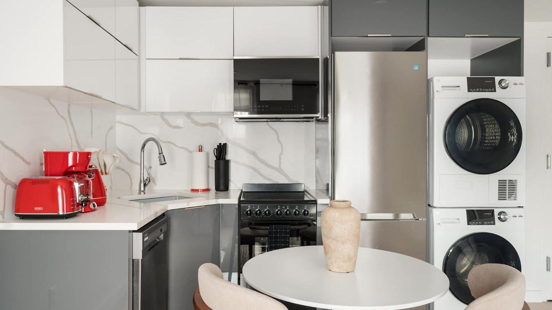 Apartment 22-3b Sleek Modern 1br Gramercy
