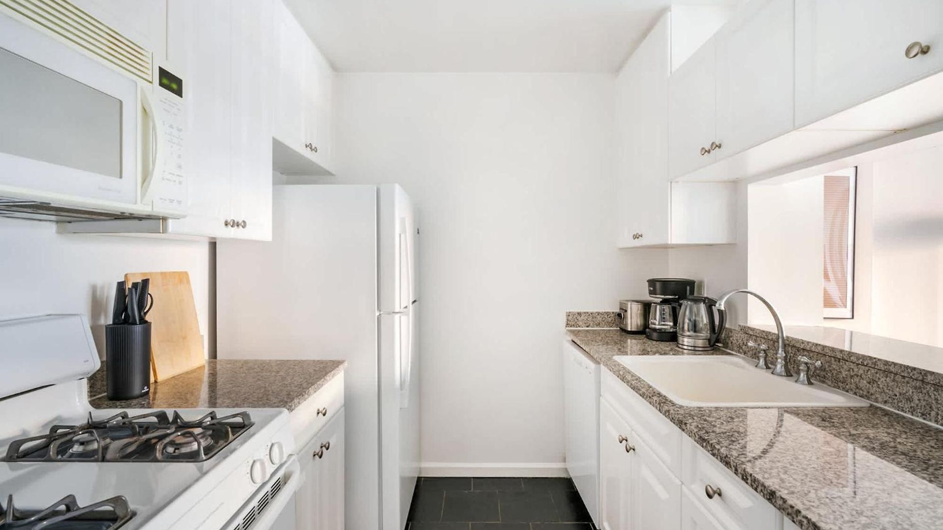 43-4d Newly Furnished 2br Full Service 24h Doorman Laundry Gym Apartment New York