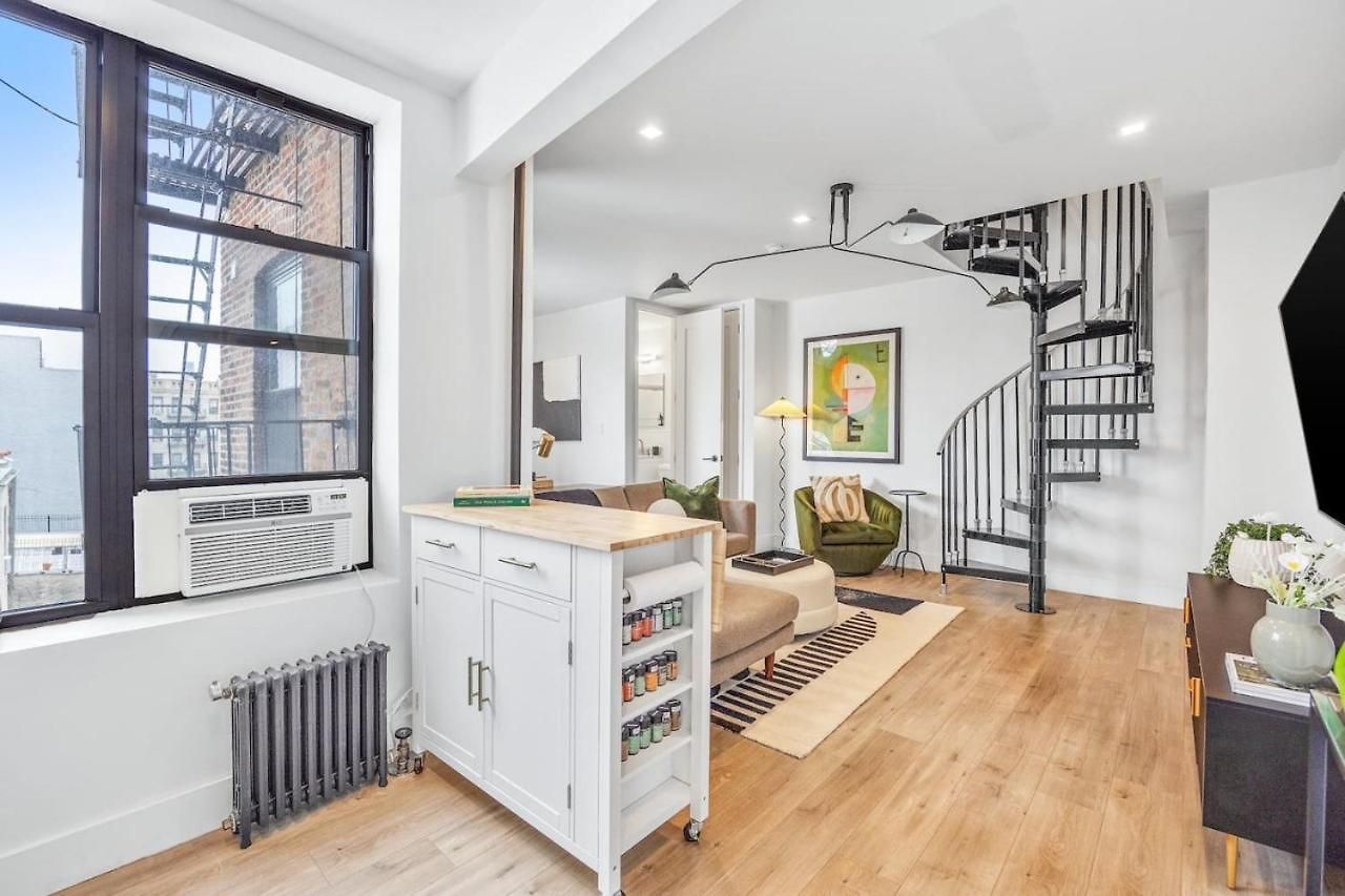 Bright Bedford Lofts With Laundry *