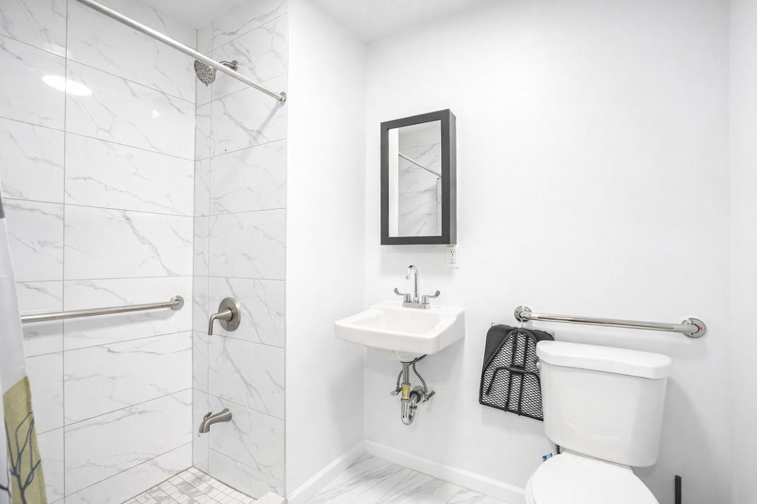 2 Bedroom Unit In Location Apartment
