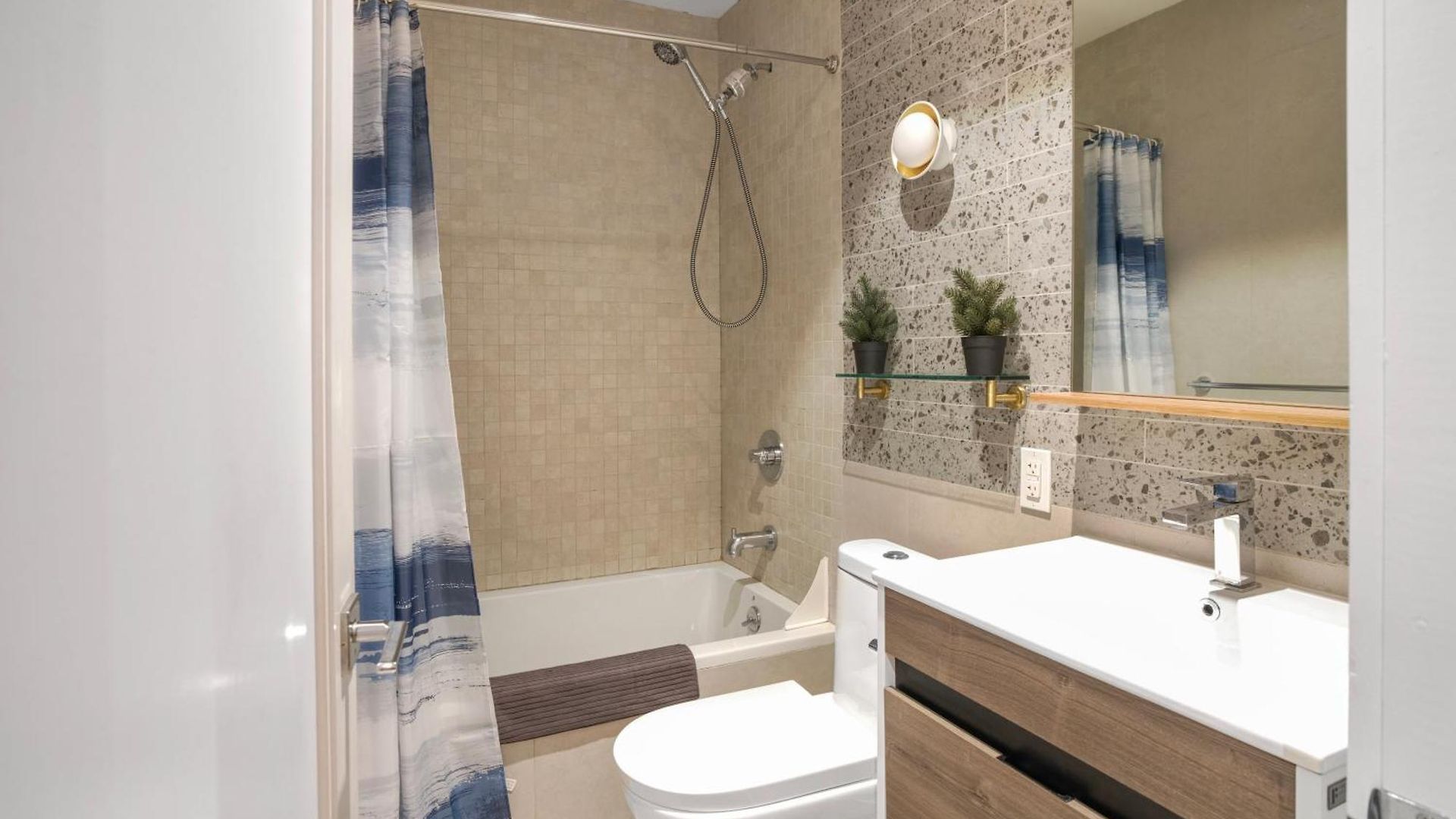 2 Bedroom In Manhattan Apartment New York