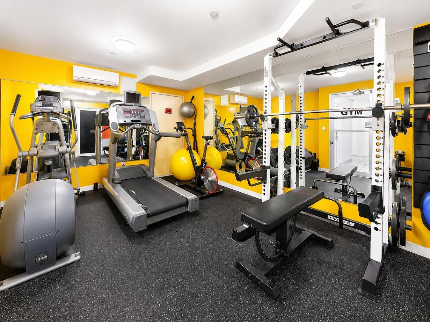 The Modern Harlem Retreat * New York