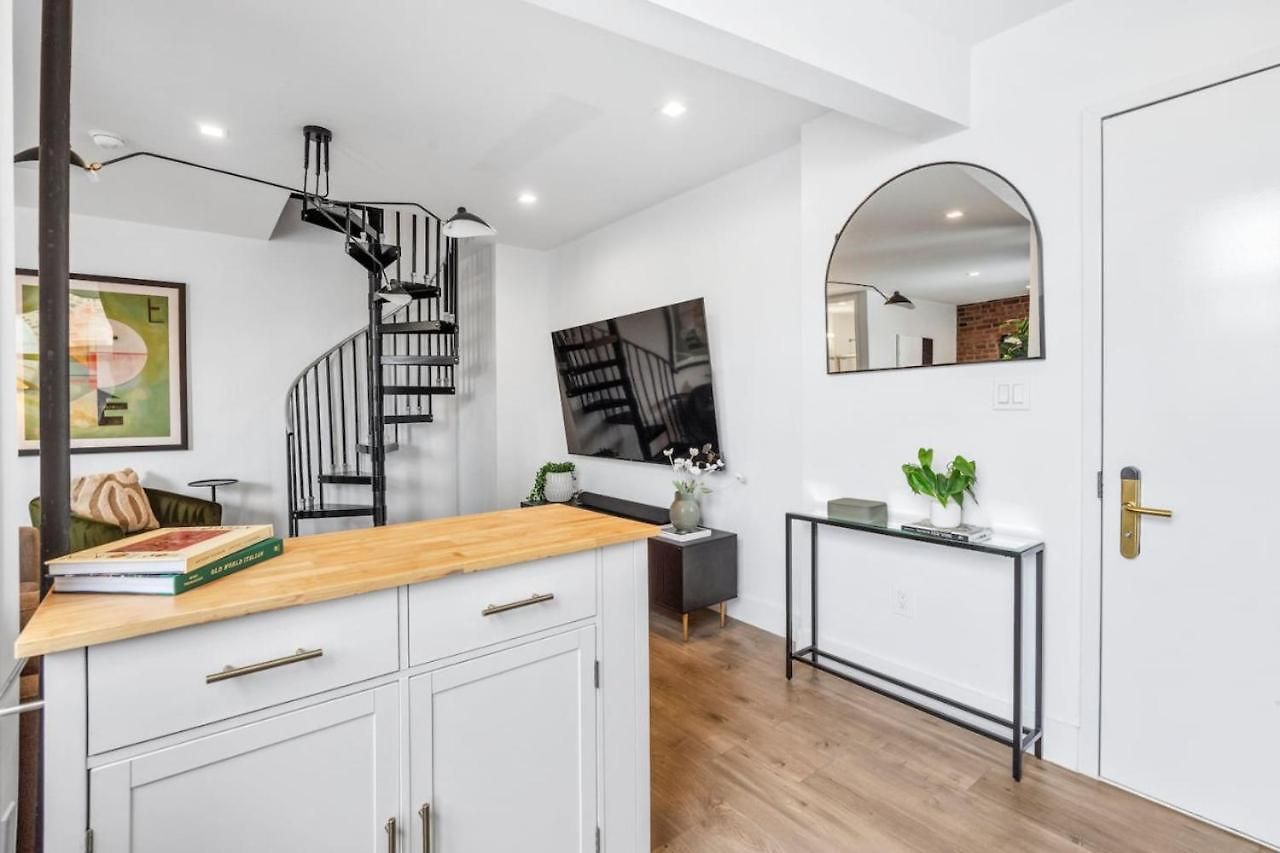 Bright Bedford Lofts With Laundry