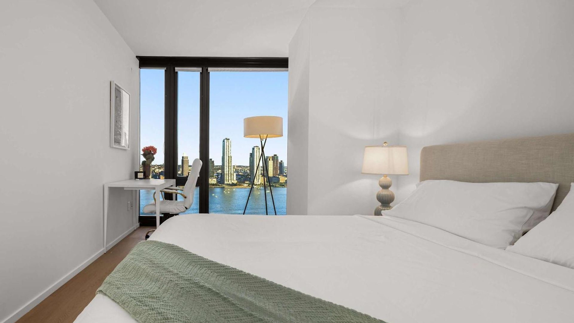 Embassy Ii 24th Floor 2br With Doorman Gym Pool * New York