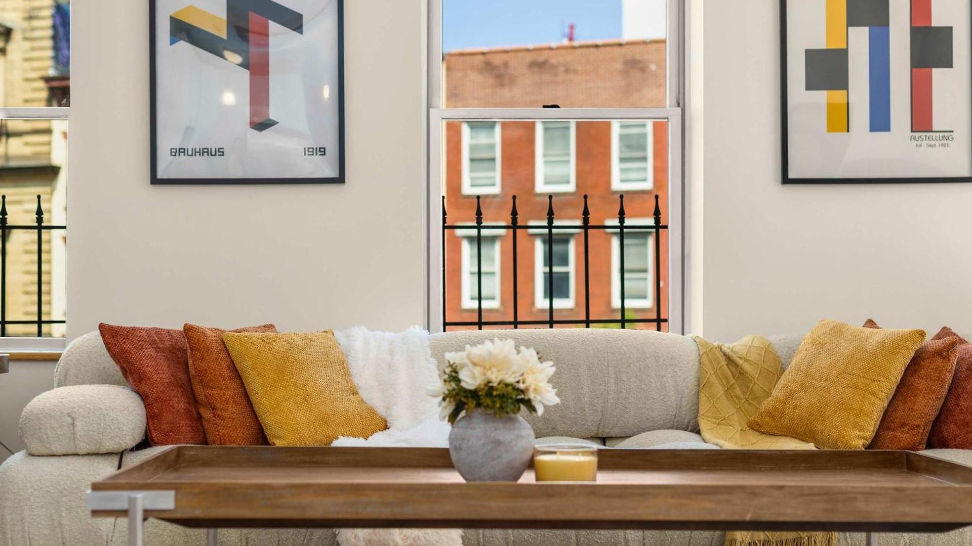 Broadway Terrace Sunlit 1br With Private Balcony *