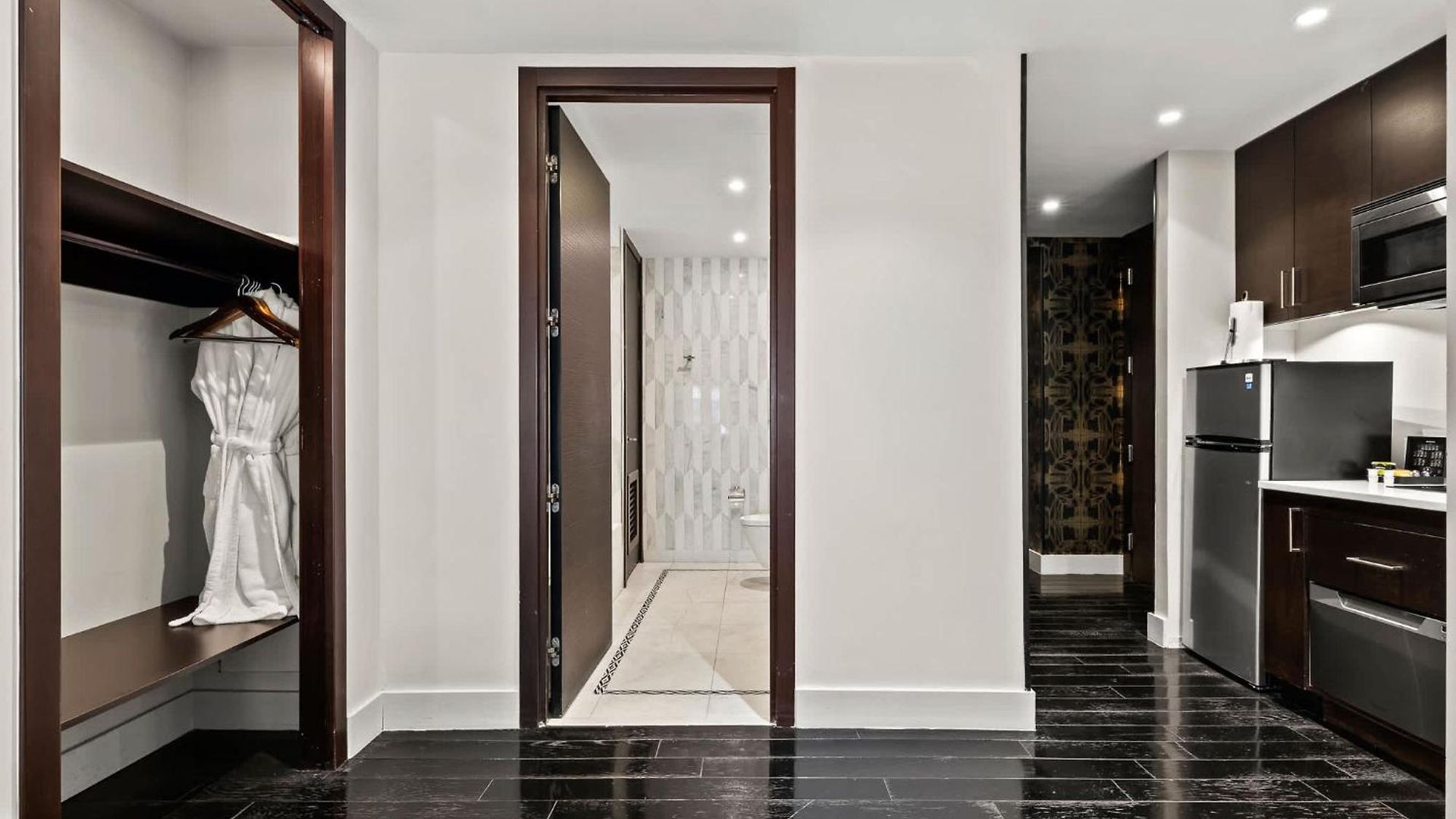 Rove Travel - Marmara Place 1103 - Loft Apartment New York