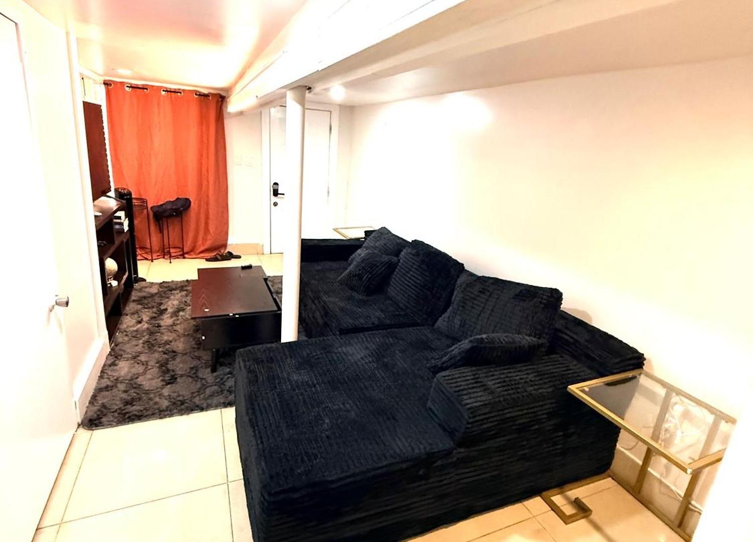 Starbase Apartment *