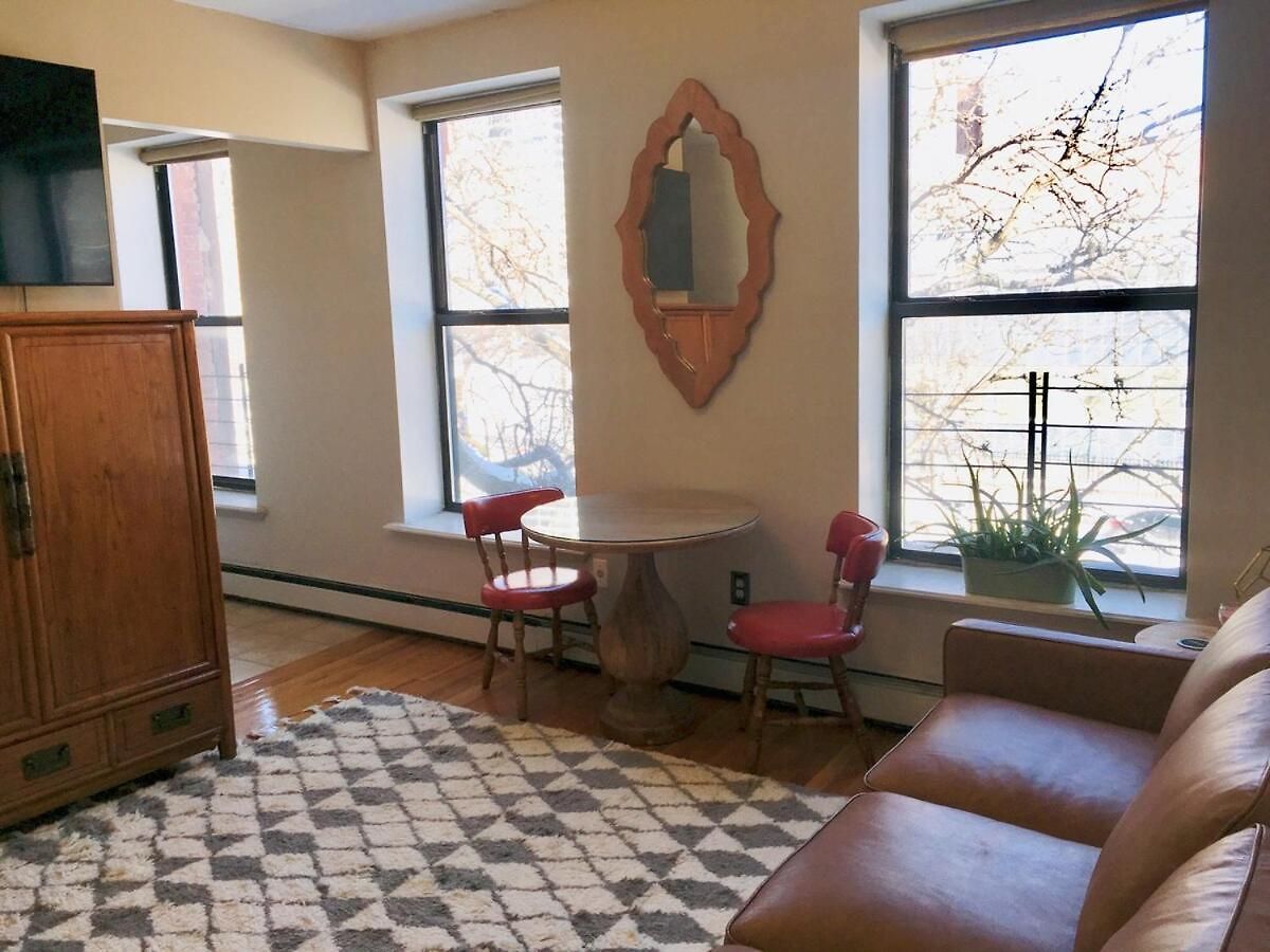 Cozy Private Spacious Apartment *