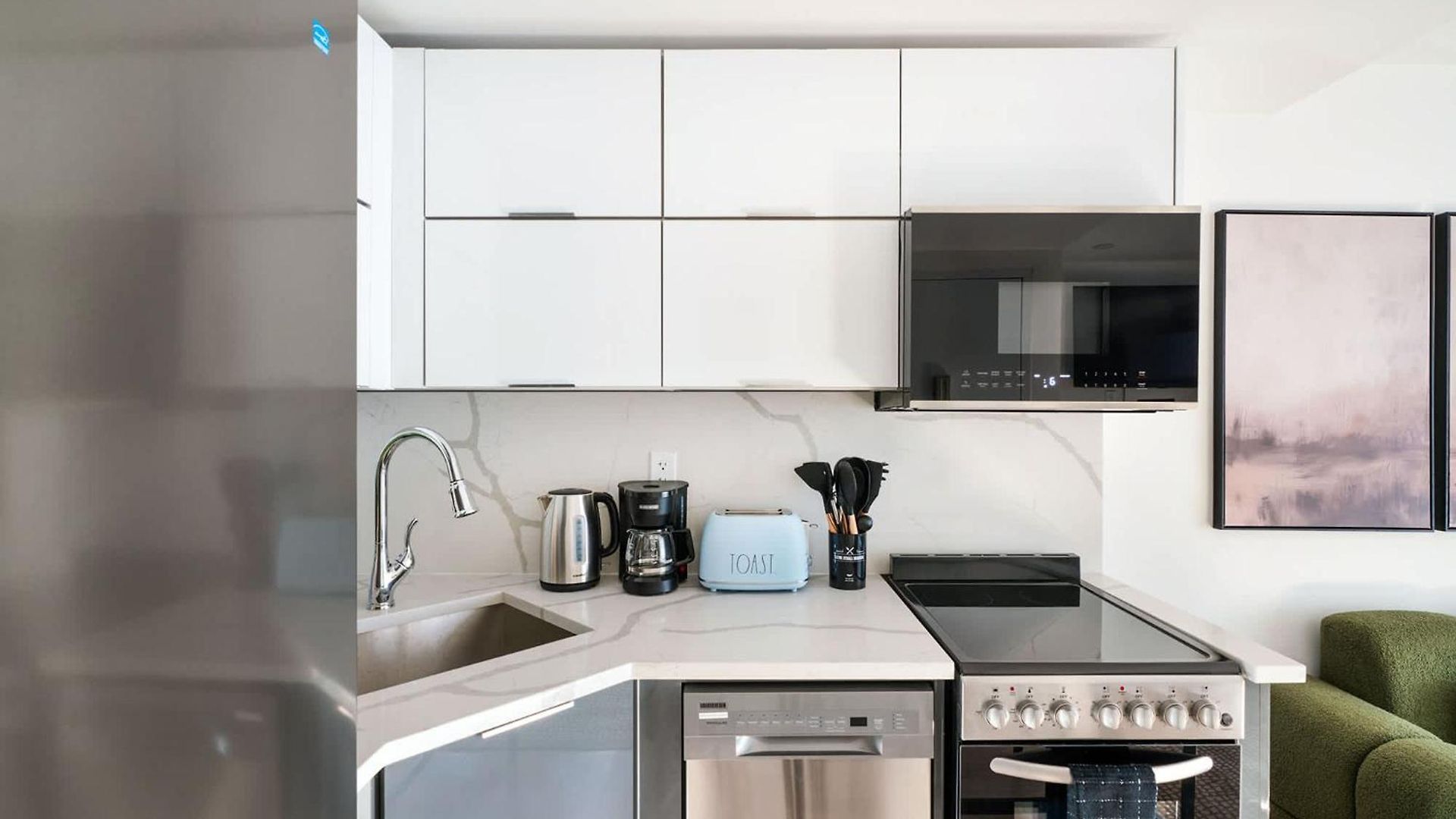 22-4a Sleek Modern 1br Gramercy *