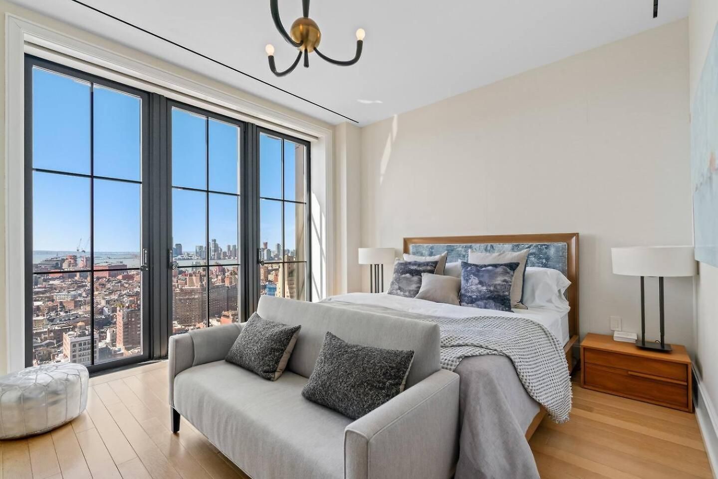 Penthouse Modern Spacious Bedrooms Apartment