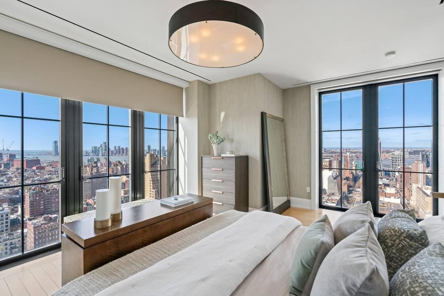 Penthouse Modern Spacious Bedrooms *