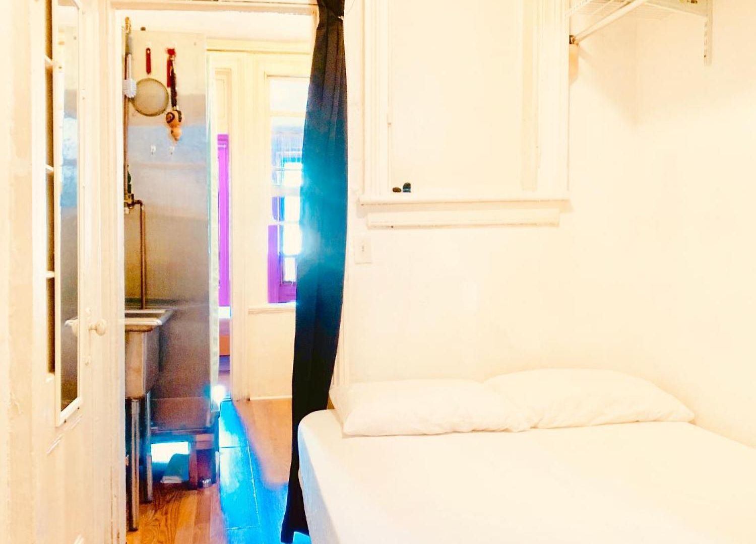 Big In Little Italy, Chinatown, Soho, Tribeca, Nyc Apartment New York