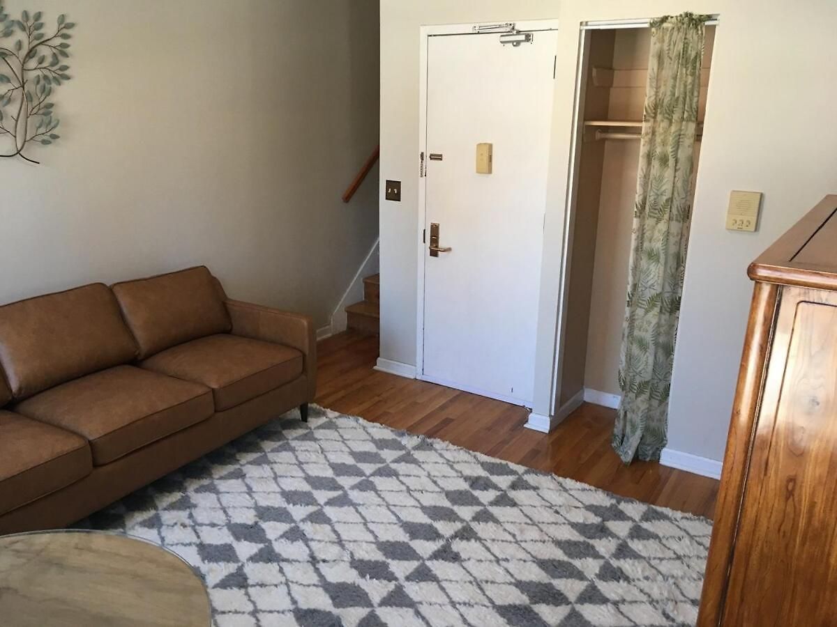 Cozy Private Spacious Apartment