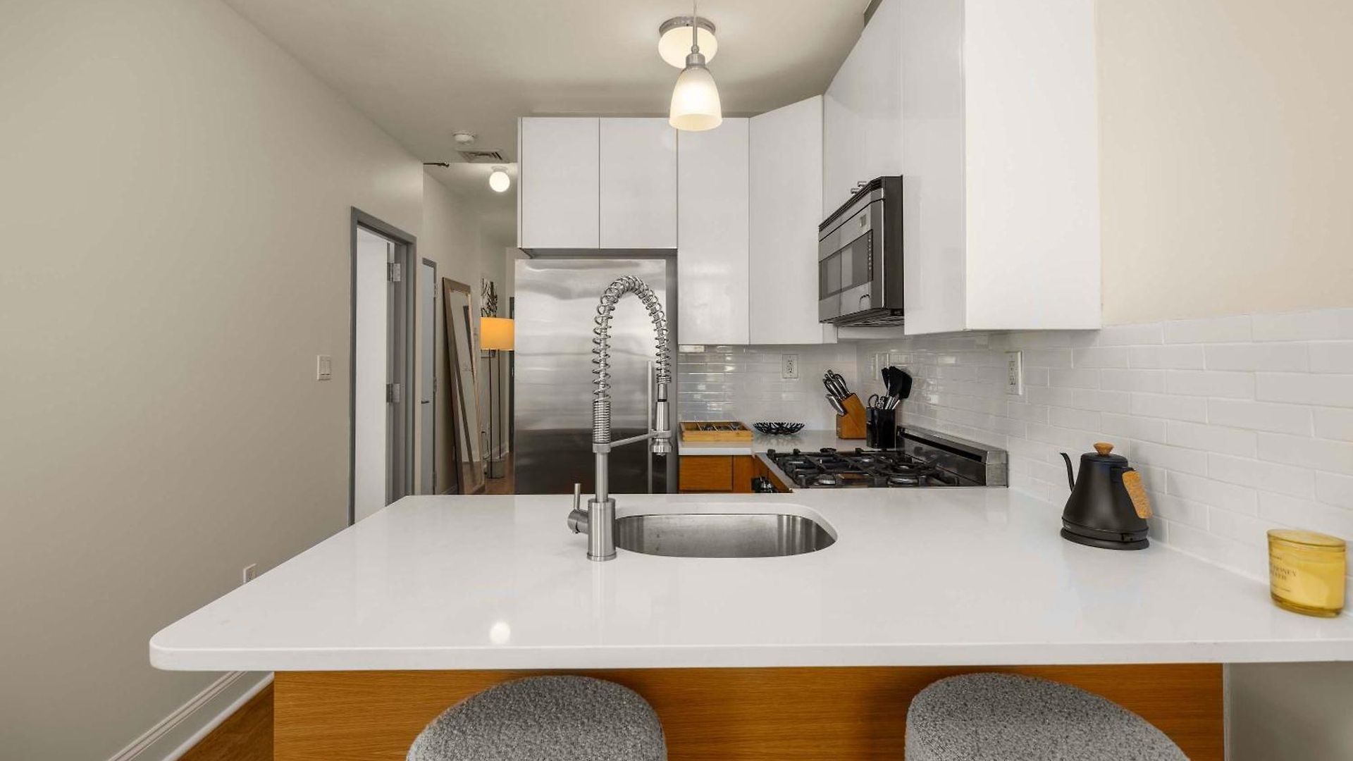 Apartment Broadway Terrace Sunlit 1br With Private Balcony *