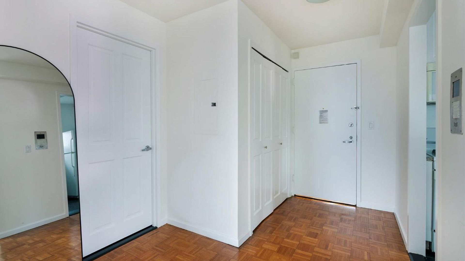 43-20a Newly Furnished 1br- Full Service Doorman Laundry Gym Business Center Apartment