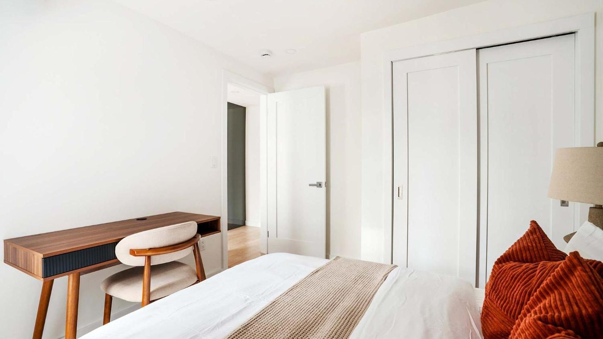 22-3b Sleek Modern 1br Gramercy Apartment New York
