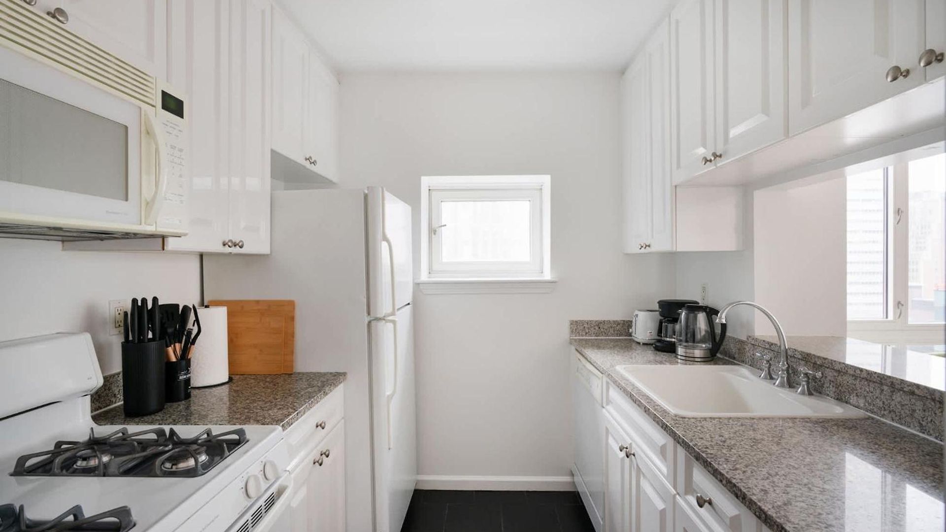 Apartment 43-20a Newly Furnished 1br- Full Service Doorman Laundry Gym Business Center New York