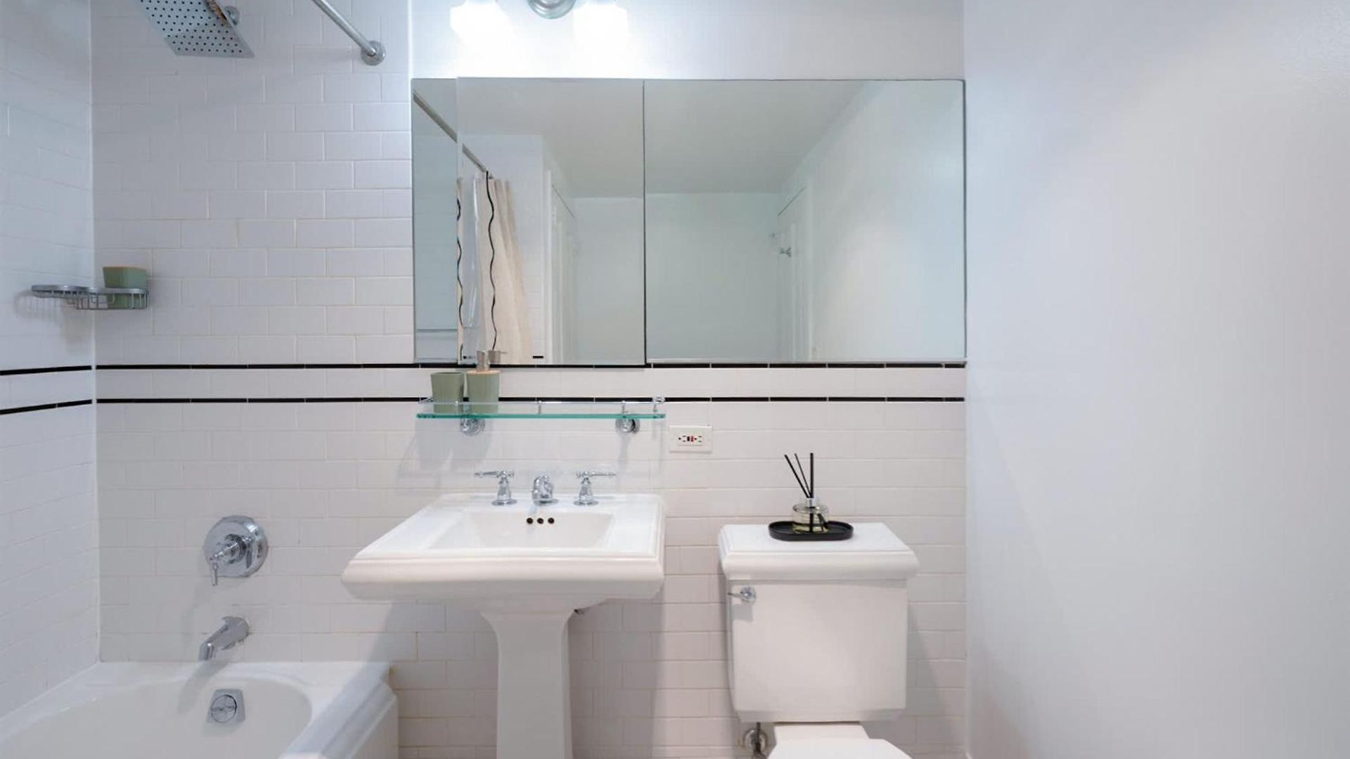 43-20a Newly Furnished 1br- Full Service Doorman Laundry Gym Business Center Apartment New York