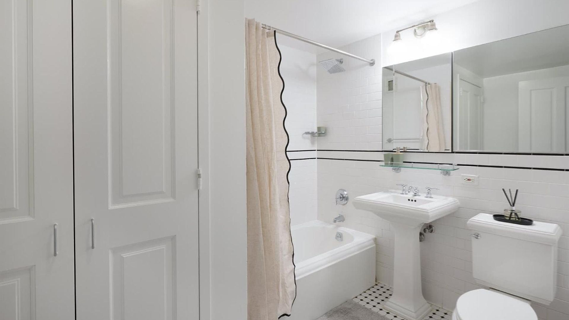 43-20a Newly Furnished 1br- Full Service Doorman Laundry Gym Business Center Apartment