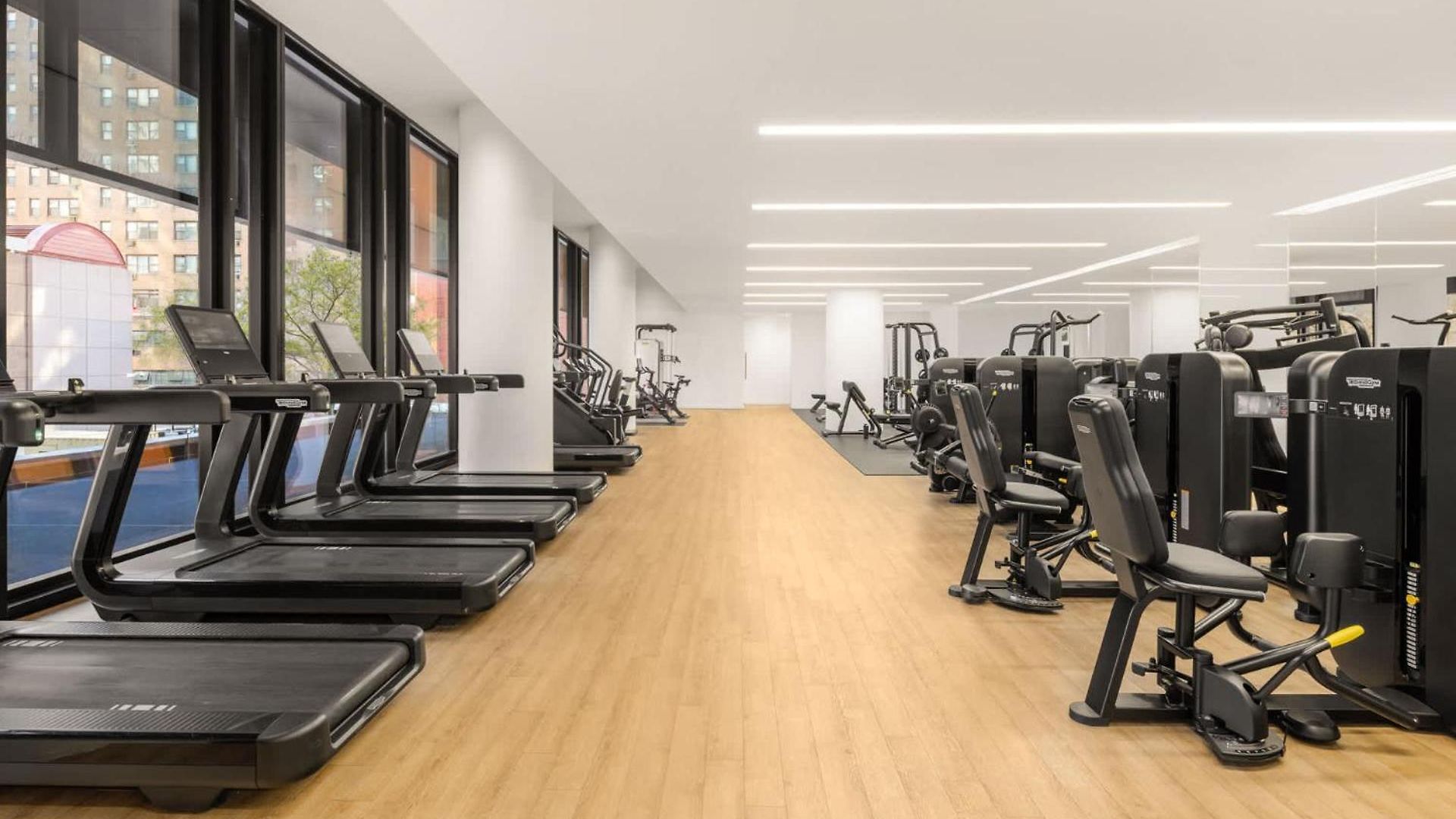 Embassy Ii 24th Floor 2br With Doorman Gym Pool
