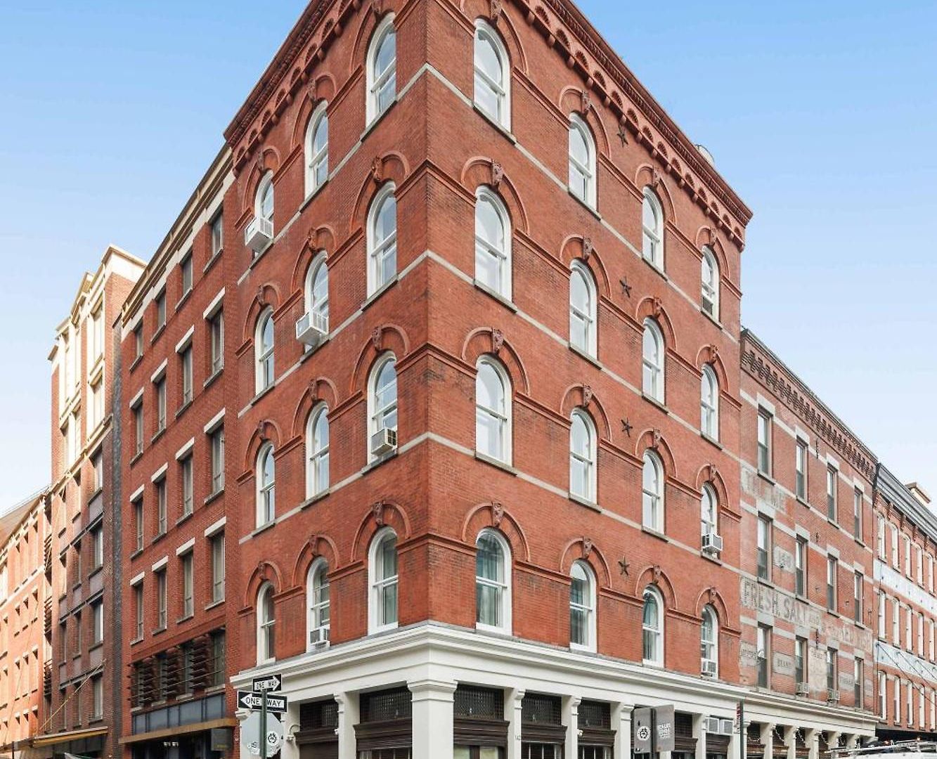 Seaport Place By Stayhaus Floor-through 1br Loft Apartment