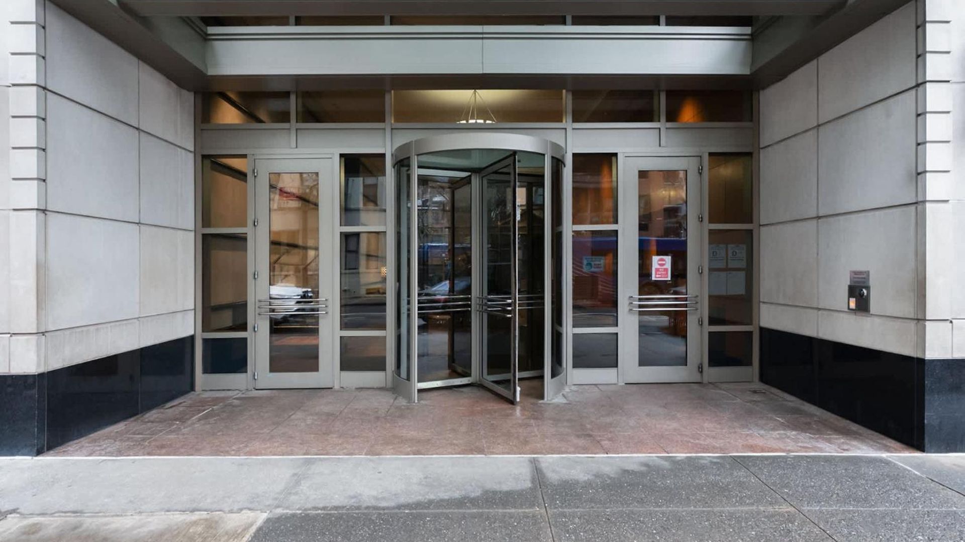 43-20a Newly Furnished 1br- Full Service Doorman Laundry Gym Business Center Apartment