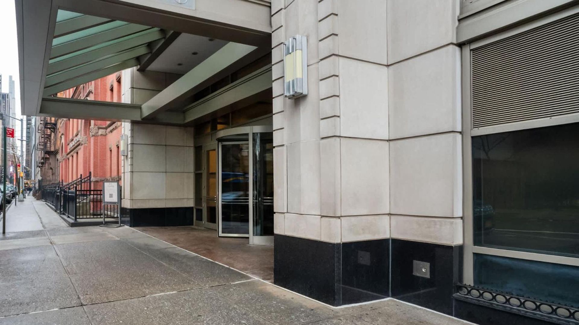 Apartment 43-20a Newly Furnished 1br- Full Service Doorman Laundry Gym Business Center New York
