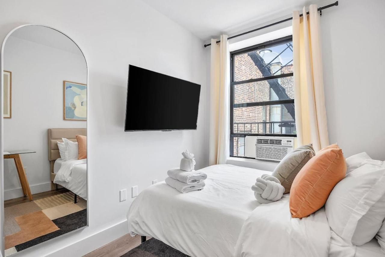 Bright Bedford Lofts With Laundry Apartment