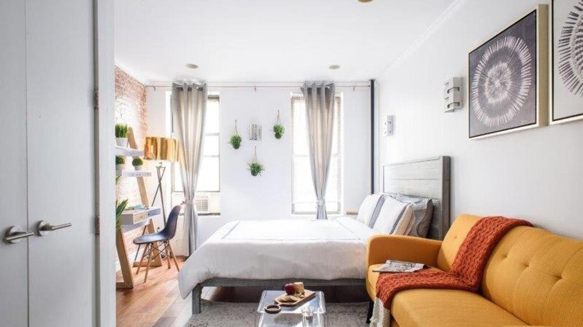 Apartment 241 East New York